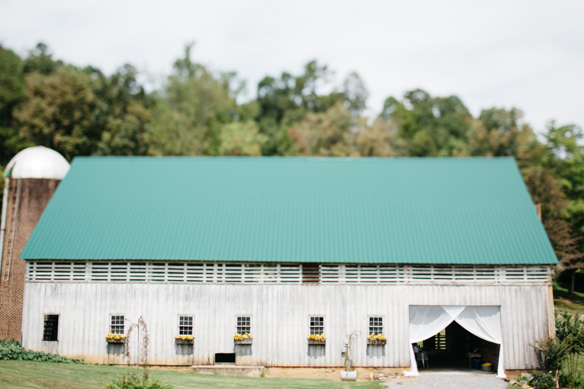 Saskia Kyle Tennessee Barn Wedding